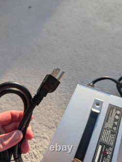 Chargeur de chariot élévateur 36V Standard 110V CA 350A Anderson gris