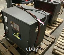 Chargeur de chariot élévateur par Crown #3-12-450