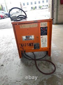 Chargeur de palette GNB Ferrocharger Mark II 24 volts et chargeur de chariot élévateur