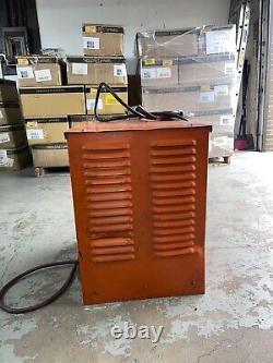 Chargeur de palette GNB Ferrocharger Mark II 24 volts et chargeur de chariot élévateur