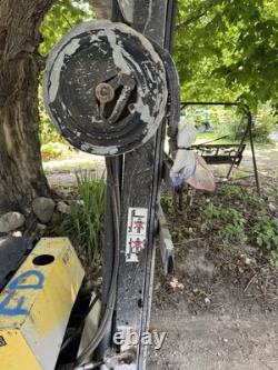 Chariot élévateur Yale à marche arrière et chargeur de batterie 110v Illinois