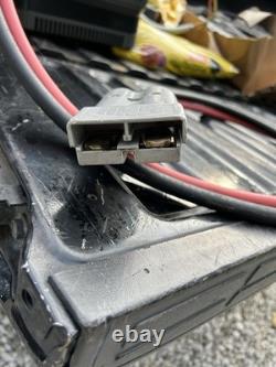 ENERSYS EI3-HL-4YE ENFORCER IMPAQ CHARGEUR DE BATTERIE L-A POUR CHARIOT ÉLÉVATEUR Lire la description