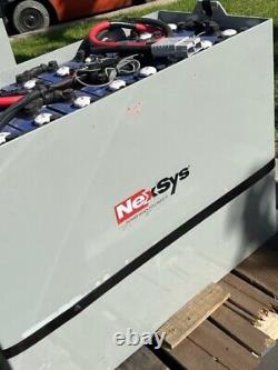 Enersys 36v Industrial Forklift Batterie 700 Amp Hour Avec Chargeur. Non Utilisé. Comme Neuf