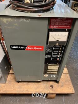 Hobart, 225a1-12, Chargeur Accu 24vdc 12 cellules 120/208/240 1ph