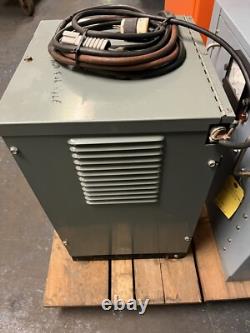 Hobart, 225a1-12, Chargeur Accu 24vdc 12 cellules 120/208/240 1ph
