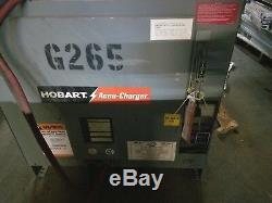Hobart Accu-charger, 36 Volts. 750 Ampères, 208/240/480 Volts, Triphasé 60 Hz