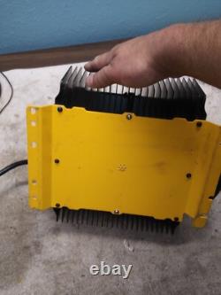 JLG 0400236 CHARGEUR DE BATTERIE. Pièce OEM authentique 24V