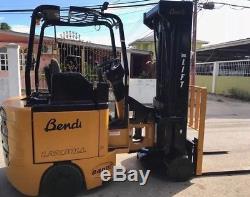 Landoll Bendi Forklift Avec Batterie Et Chargeur Inclus, Numéro De Modèle B40dc, 2011