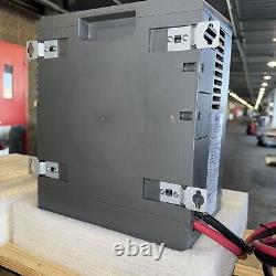 Nouveau chargeur de batterie EnerSys EI1-CM-2G Enforcer IMPAQ dans une boîte ouverte - Crown Ride Jack