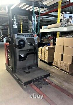 Raymond Opr-opc30tt (année 2002 Année) Commande Picker Forklift With24v Battery And Charger