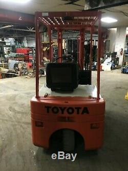Toyota 3 Roues Chariot 3000lb Cap. 130 Bar 42 Fourche, 36v Withbattery & Chargeur