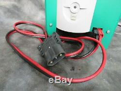 Un Bon Fonctionnement Chargeur De Batterie Hoppecke Trak Mini Chariot Elevateur 24v 60a