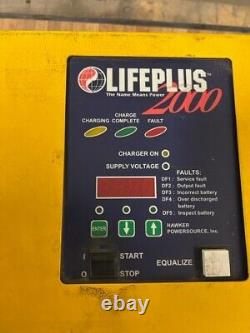 Vie de marchand ambulant Hawker Life Plus 2000 Chargeur de batterie pour chariot élévateur 12V 24V 36V 480V 3ph Monté au mur
